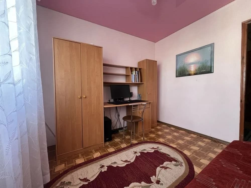 Продам 2 кімнатну на Гречанах
